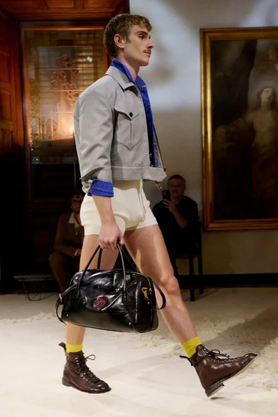 Look 13